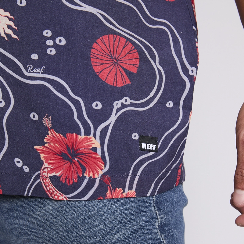 CAMISA REEF MEN AZUL DRAGONES ROJOS Y FLORES - 7