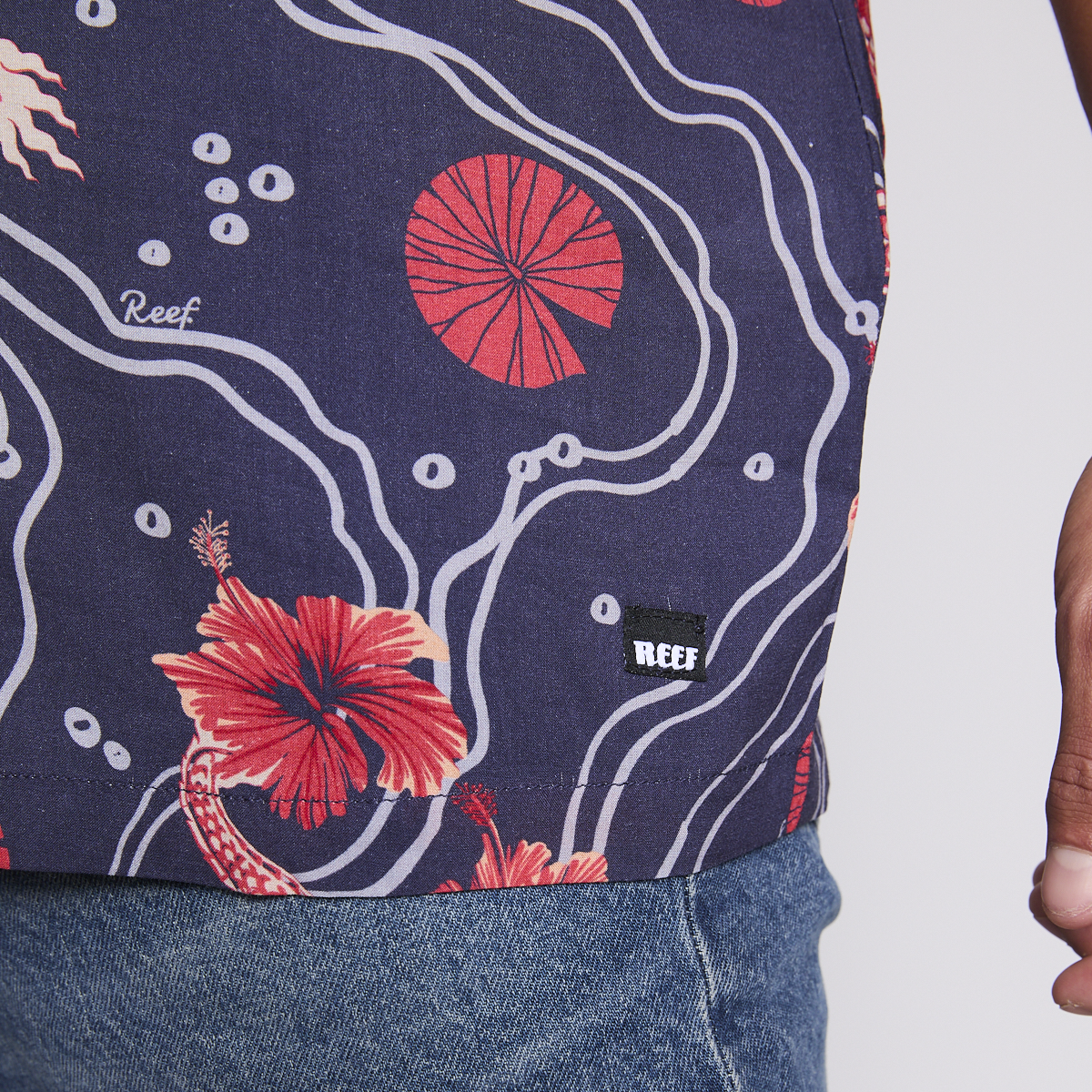 CAMISA REEF MEN AZUL DRAGONES ROJOS Y FLORES - 7
