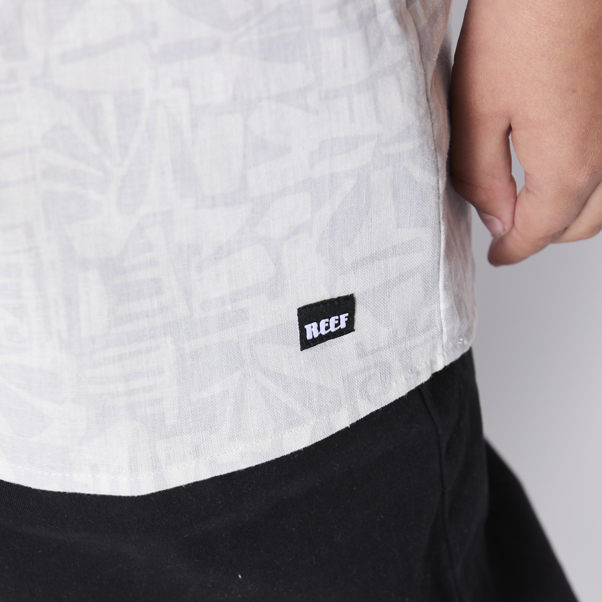 CAMISA REEF KIDS GRIS DISEÑOS GRIS OSCURO - 5