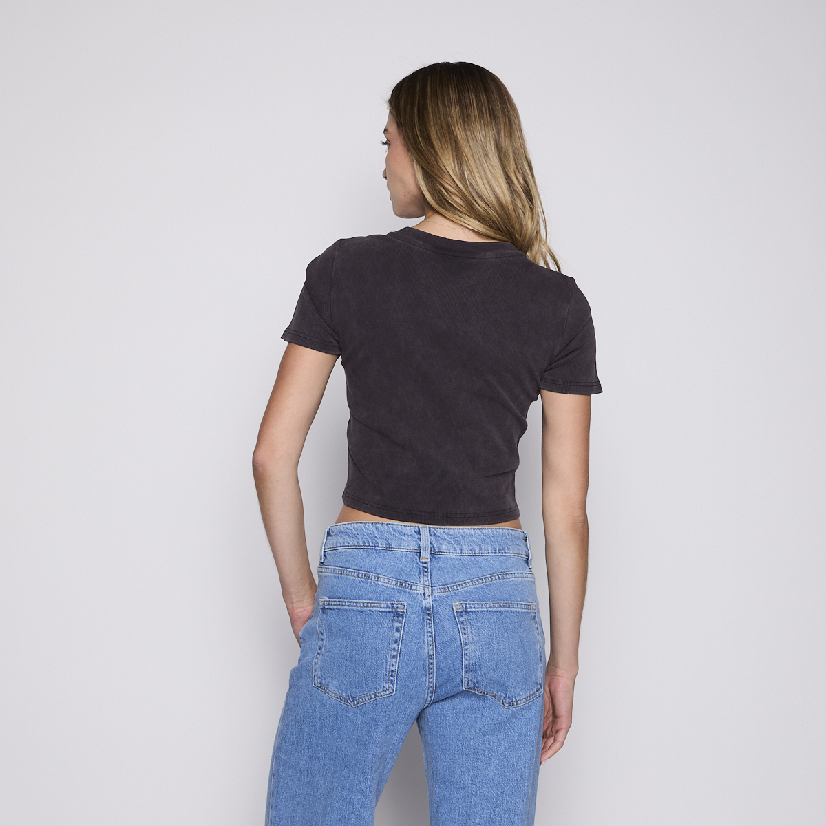 POLERA CROP REEF WOMEN BLACK LOGO - 3