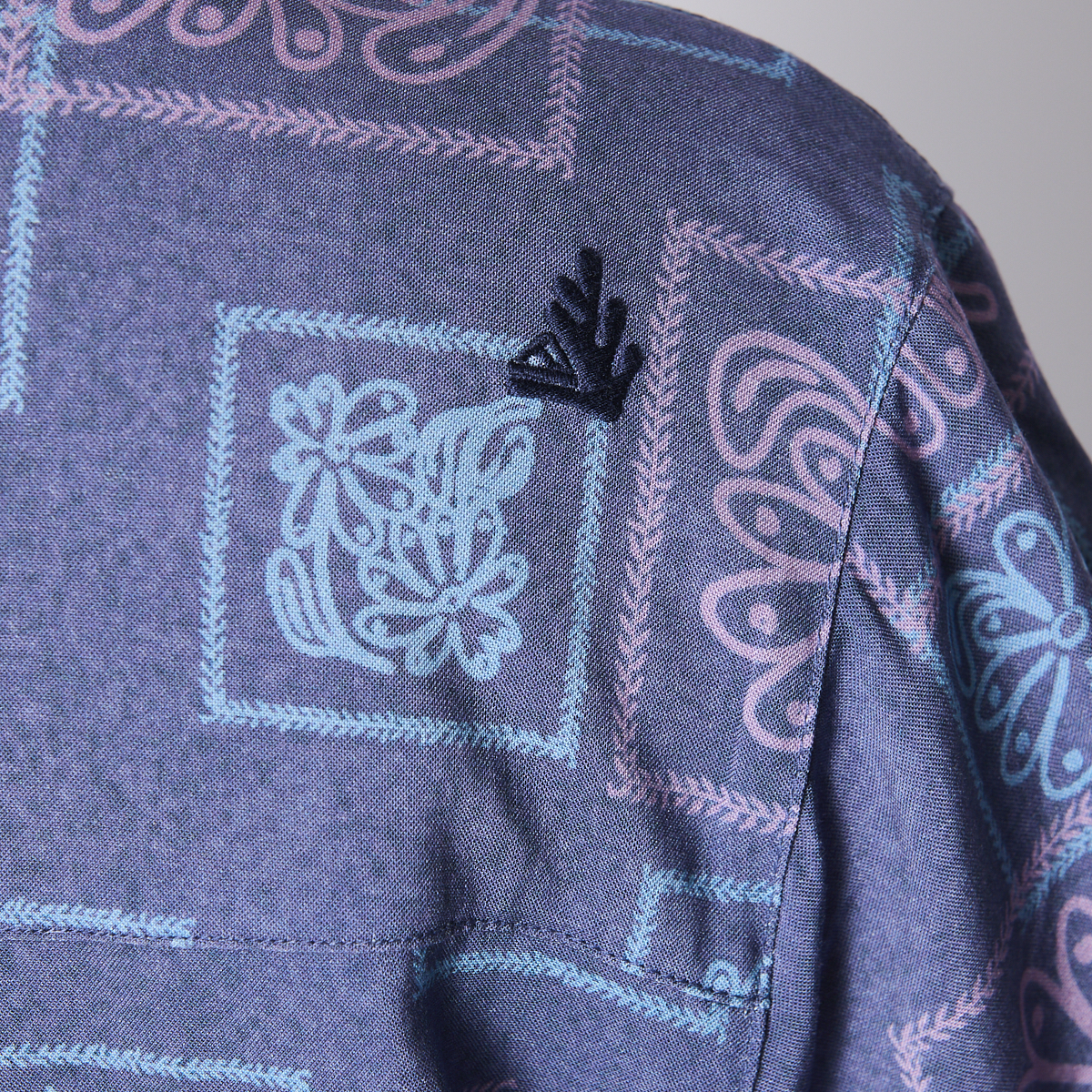CAMISA REEF KIDS AZUL FIGURAS - 4