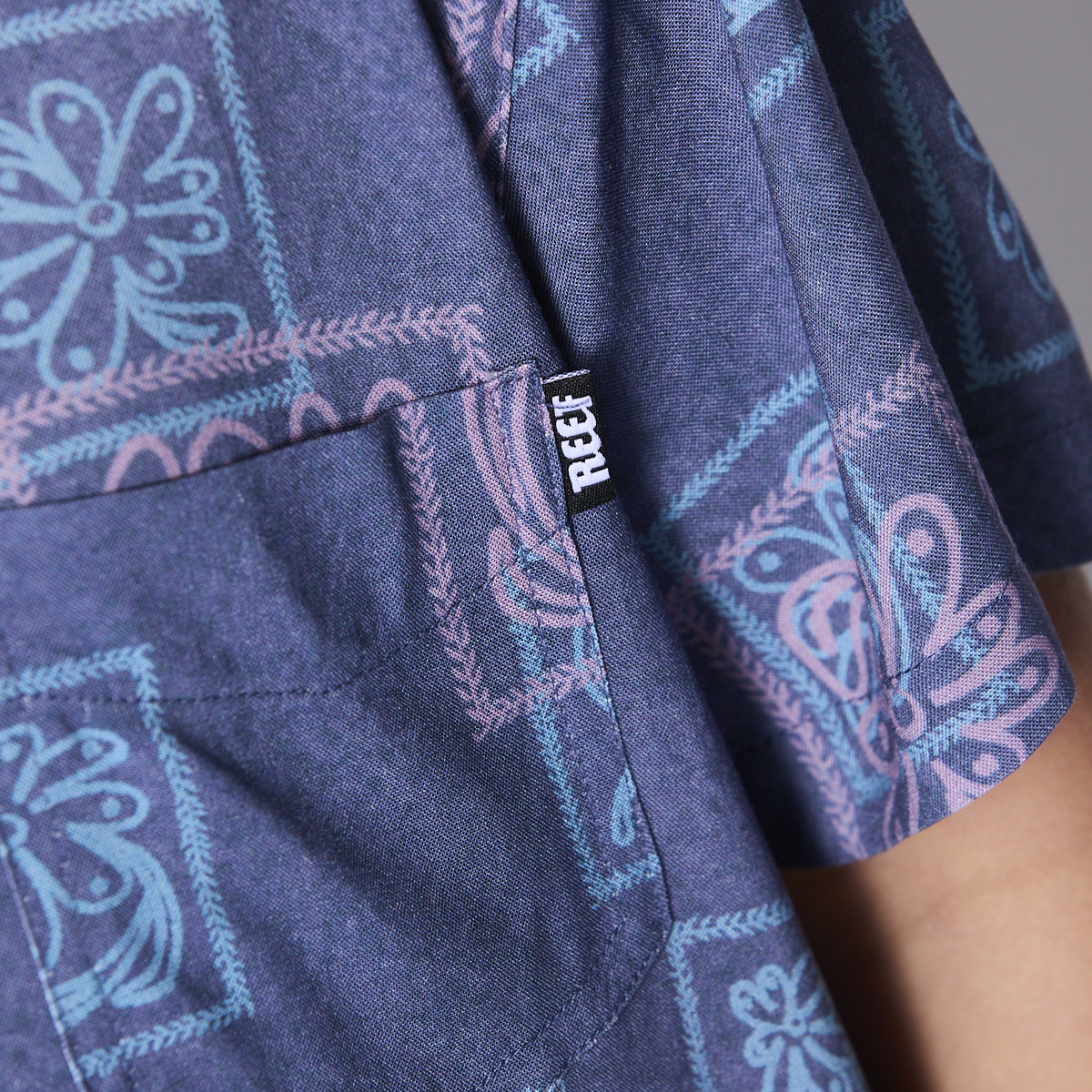 CAMISA REEF KIDS AZUL FIGURAS - 7