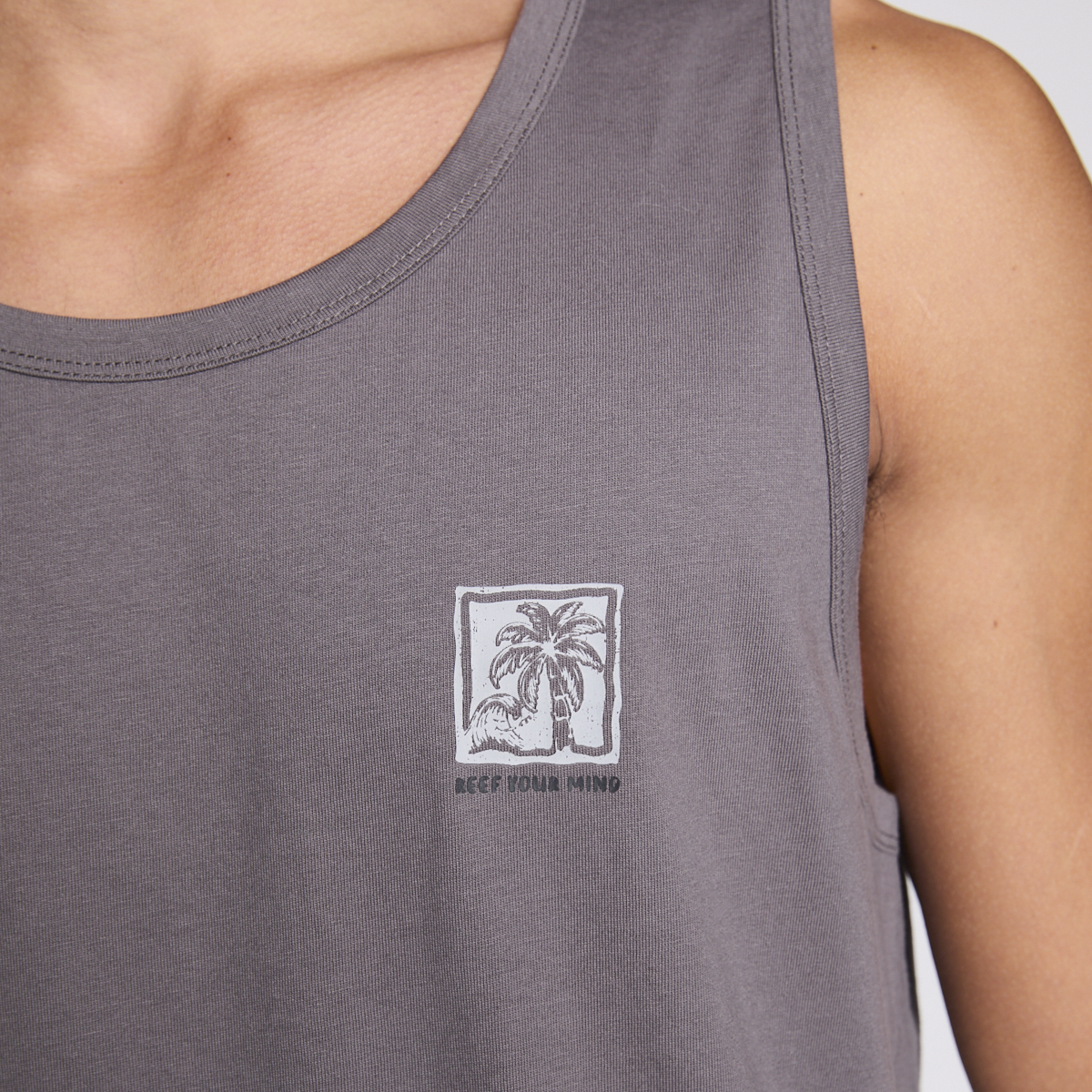 POLERA TANK REEF MEN DARK GREY - 4