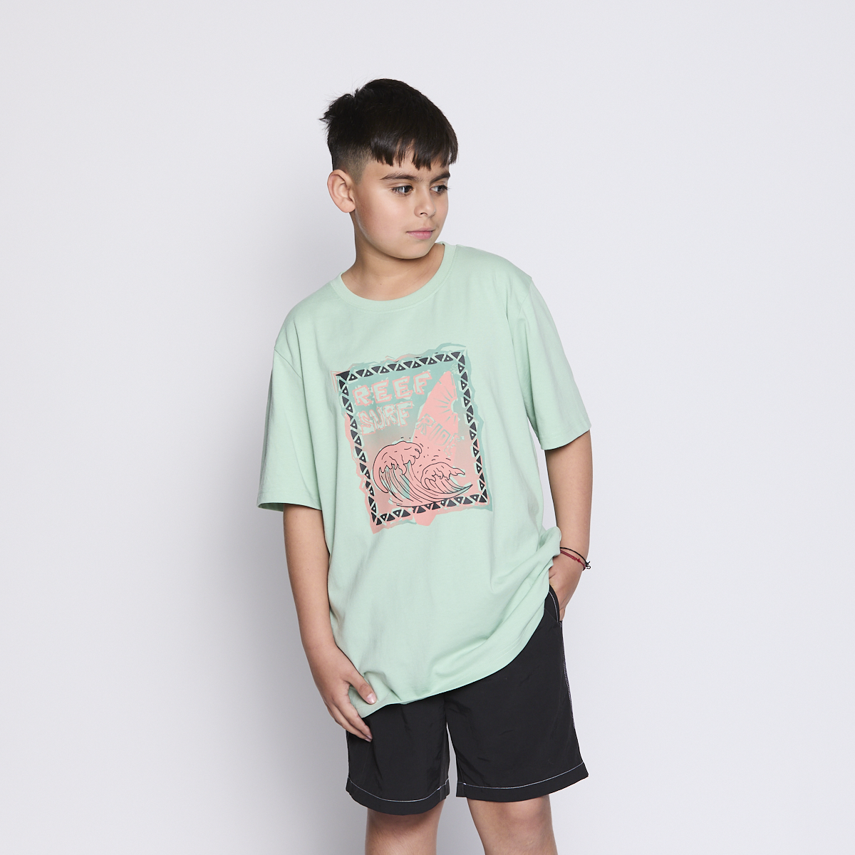 POLERA REEF KIDS LIGHT GREEN PRINT FRONT - 4