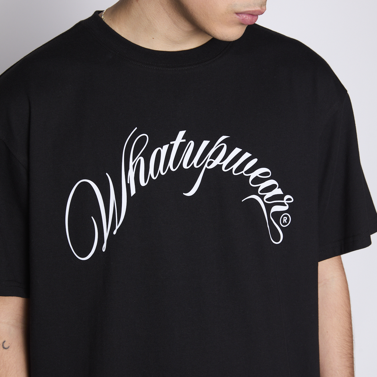 POLERA WHATUP HOMBRE BLACK HANDWRITTEN WHITE - 4
