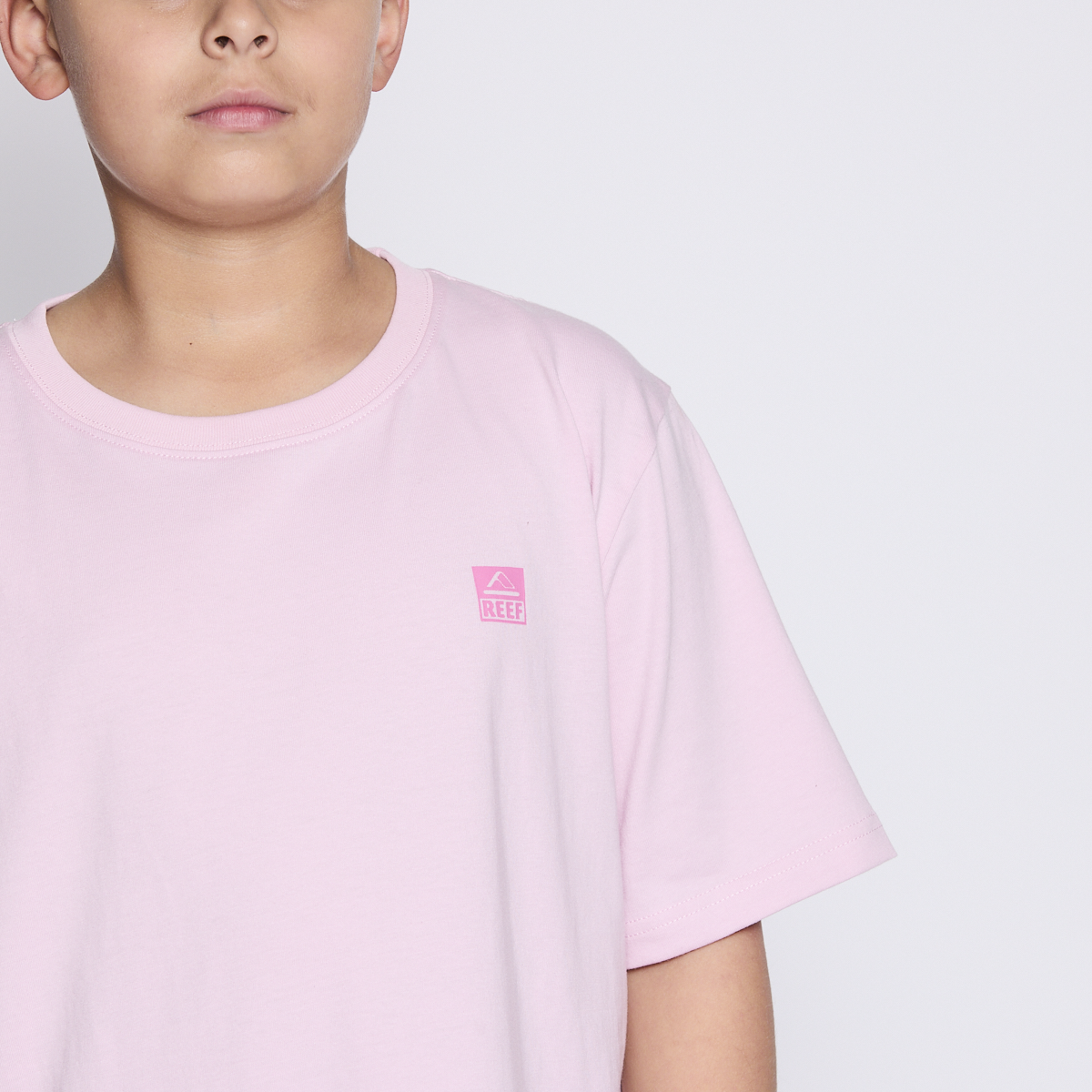 POLERA REEF KIDS PINK LOGO BACK - 5