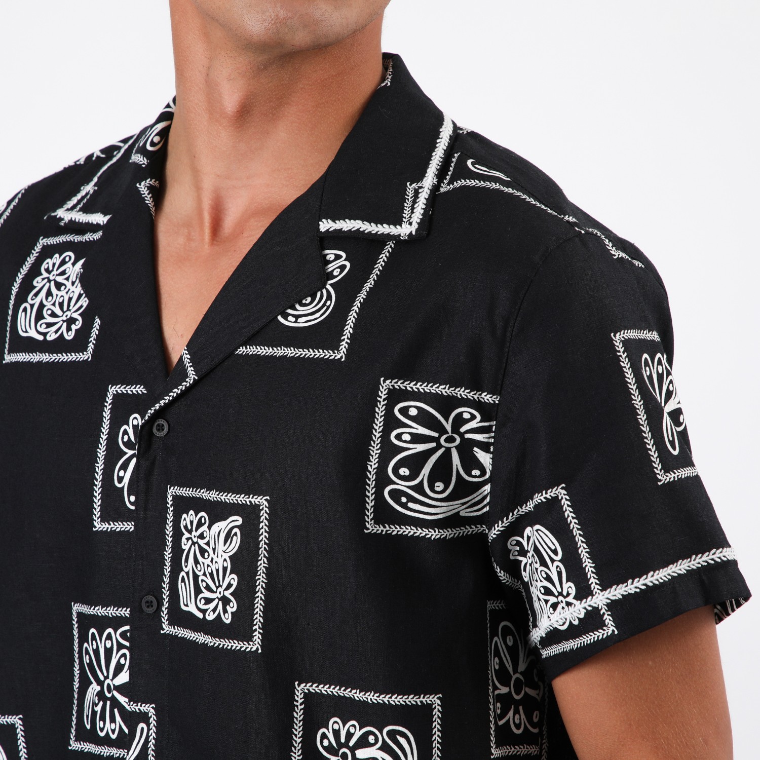 CAMISA REEF MEN NEGRA DISEÑOS BEIGE - 3