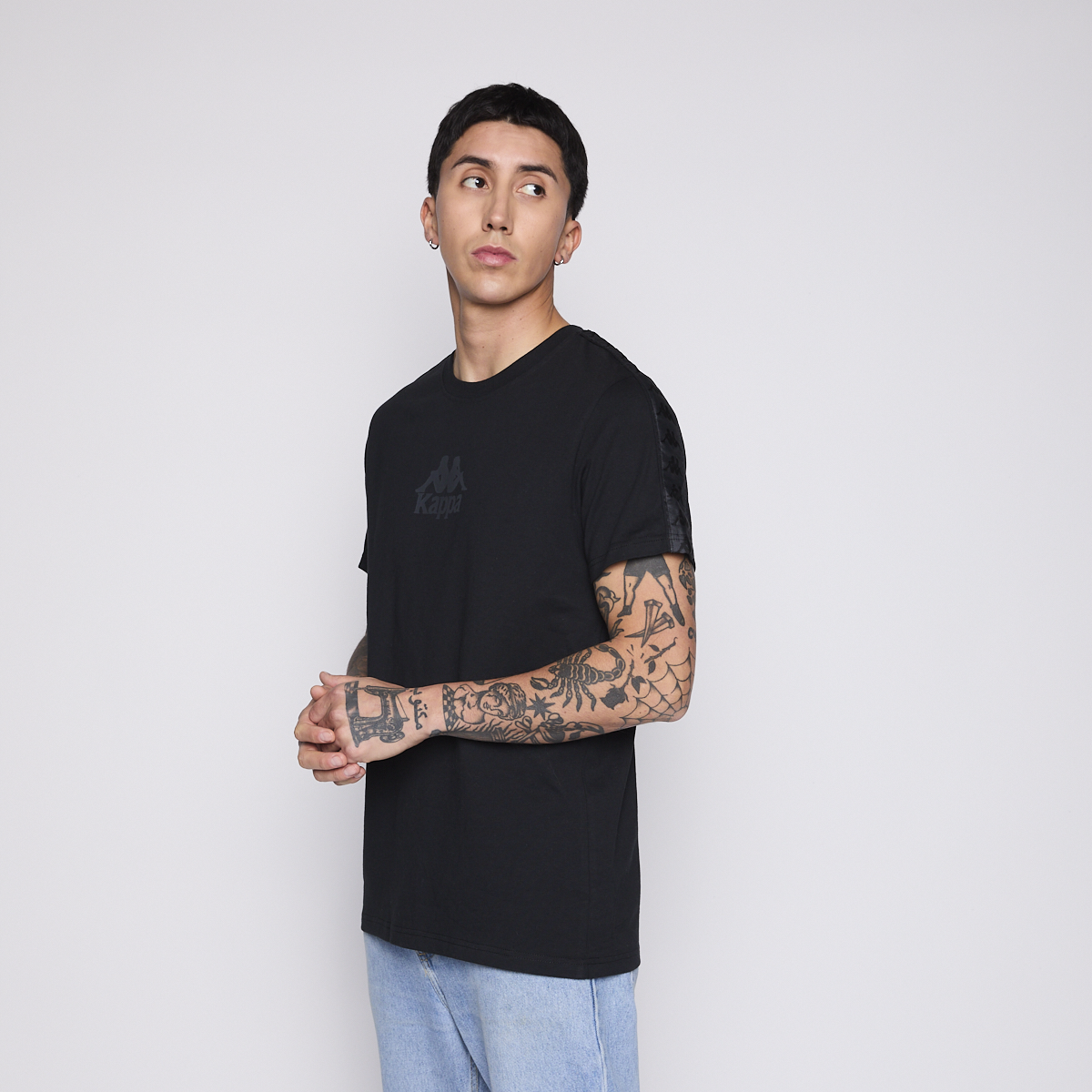 POLERA KAPPA MEN BANDA BLACK LOGO FRONT GREY - 3