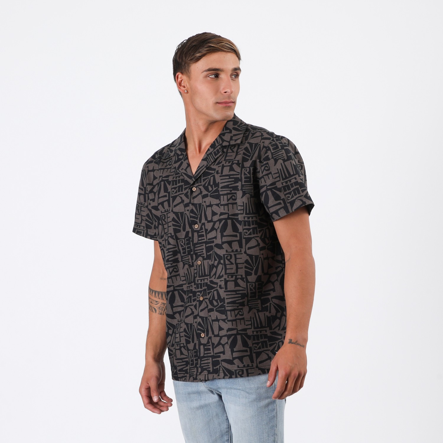 CAMISA REEF MEN NEGRO DISEÑOS GRIS - 5