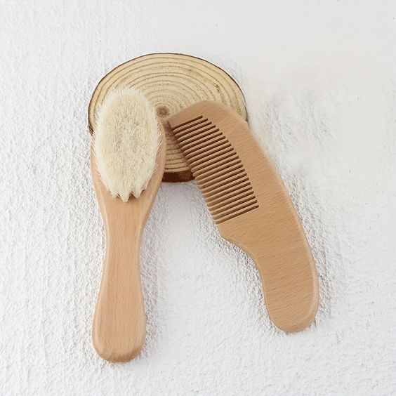 CEPILLO Y PEINE DE MADERA - 1