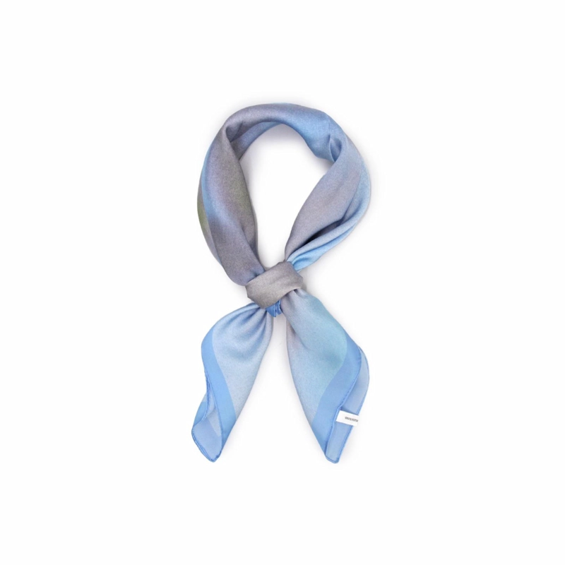 PAÑUELO TIPO SEDA 70X70 CM ESTAMPADO DISEÑO TIE DAY - 1