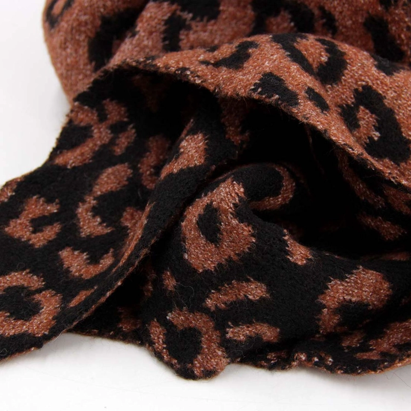 BUFANDA / CHAL TRIANGULAR REVERSIBLE TEJIDA ANIMAL PRINT - 4