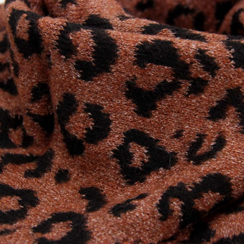 BUFANDA / CHAL TRIANGULAR REVERSIBLE TEJIDA ANIMAL PRINT - 5