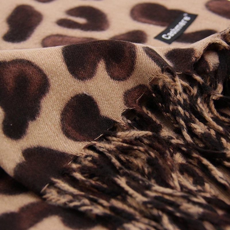 BUFANDA TIPO CASHMERE ESTAMPADO ANIMAL PRINT LEOPARDO MUJER CON FLECOS INVIERNO - 2