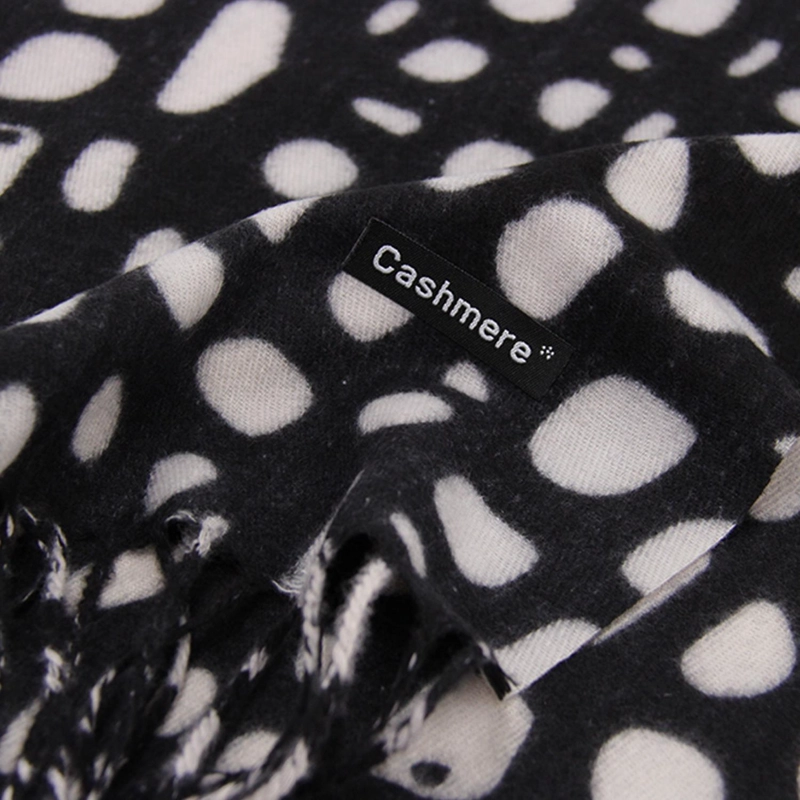 BUFANDA TIPO CASHMERE ESTAMPADO PRINT COCODRILO MUJER CON FLECOS INVIERNO - 2