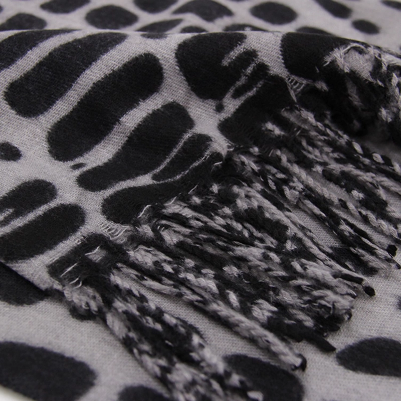 BUFANDA TIPO CASHMERE ESTAMPADO PRINT COCODRILO MUJER CON FLECOS INVIERNO - 4