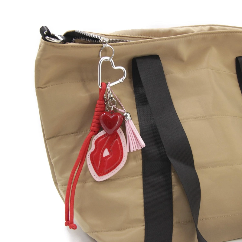 LLAVERO CHARM COLGANTE CUERDA CON BESO CUTE PARA BOLSO 23CM - 1