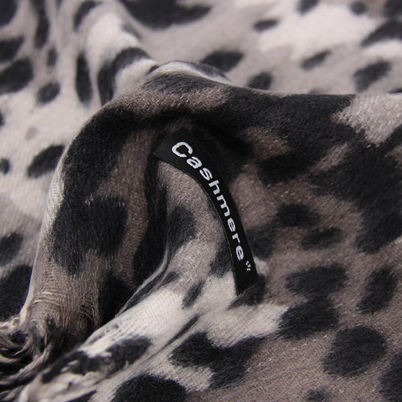 BUFANDA TIPO CASHMERE ANIMAL PRINT ELEGANTE CON FLECOS MUJER - 4