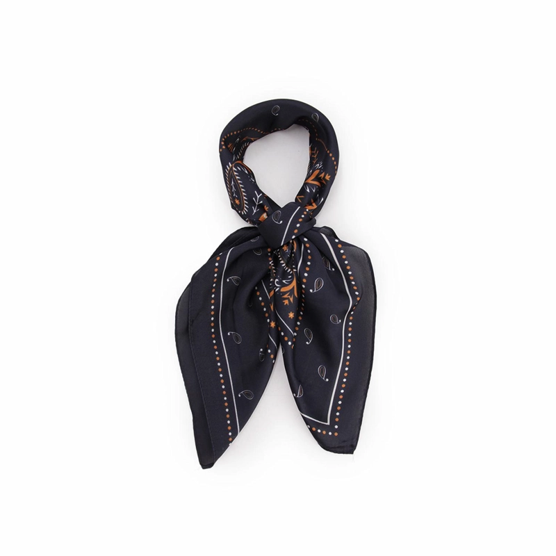 PAÑUELO TIPO BANDANA 70X70 CM ESTAMPADO UNISEX - 1