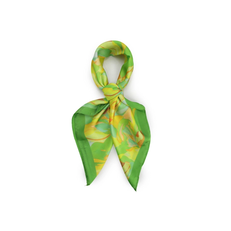 PAÑUELO TIPO SEDA 70X70 ESTAMPADO PETALOS - 1