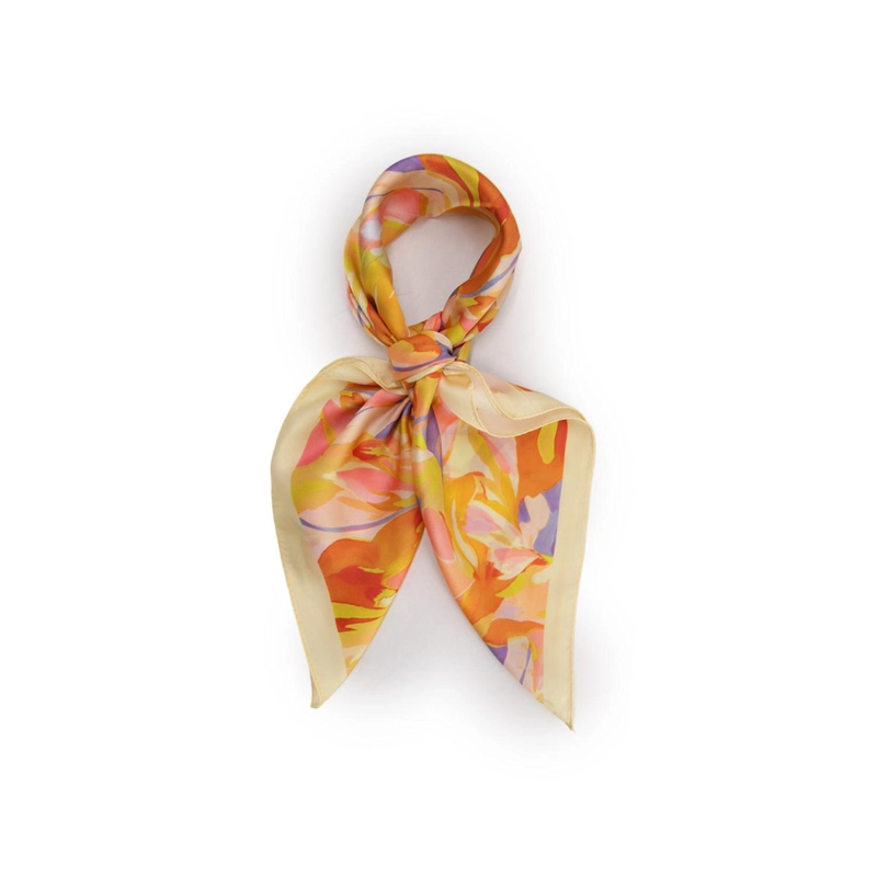 PAÑUELO TIPO SEDA 70X70 ESTAMPADO PETALOS - 1