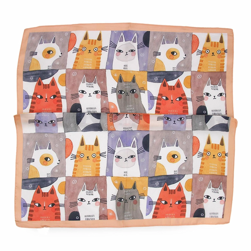 PAÑUELO TIPO SEDA 70X70 ESTAMPADO FAMILIA DE GATITOS CASUAL - 2