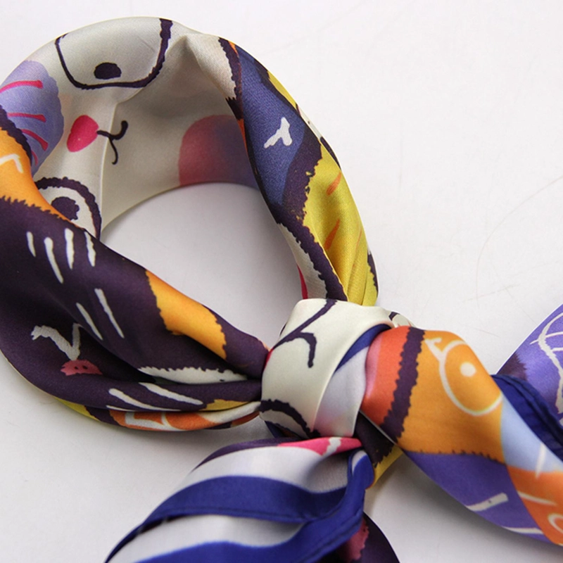 PAÑUELO TIPO SEDA 70X70 ESTAMPADO FAMILIA DE GATITOS CASUAL - 3