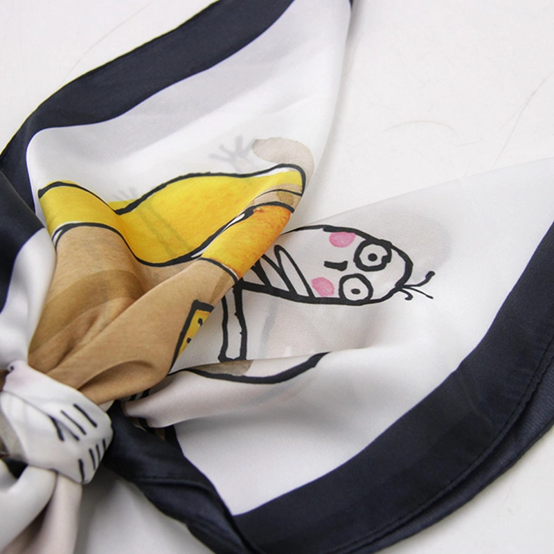 PAÑUELO TIPO SEDA 70X70 ESTAMPADO FAMILIA DE GATITOS CASUAL - 4
