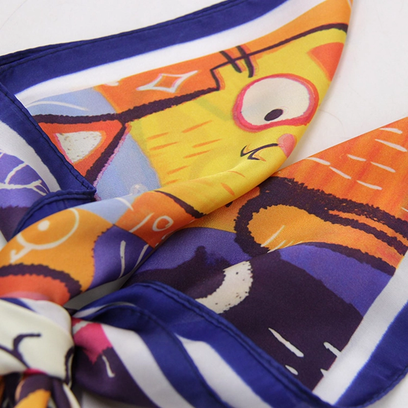 PAÑUELO TIPO SEDA 70X70 ESTAMPADO FAMILIA DE GATITOS CASUAL - 4
