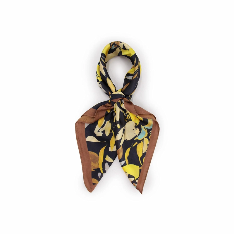 PAÑUELO TIPO SEDA 70 X 70 ESTAMPADO FLORAL OTOÑAL - 1