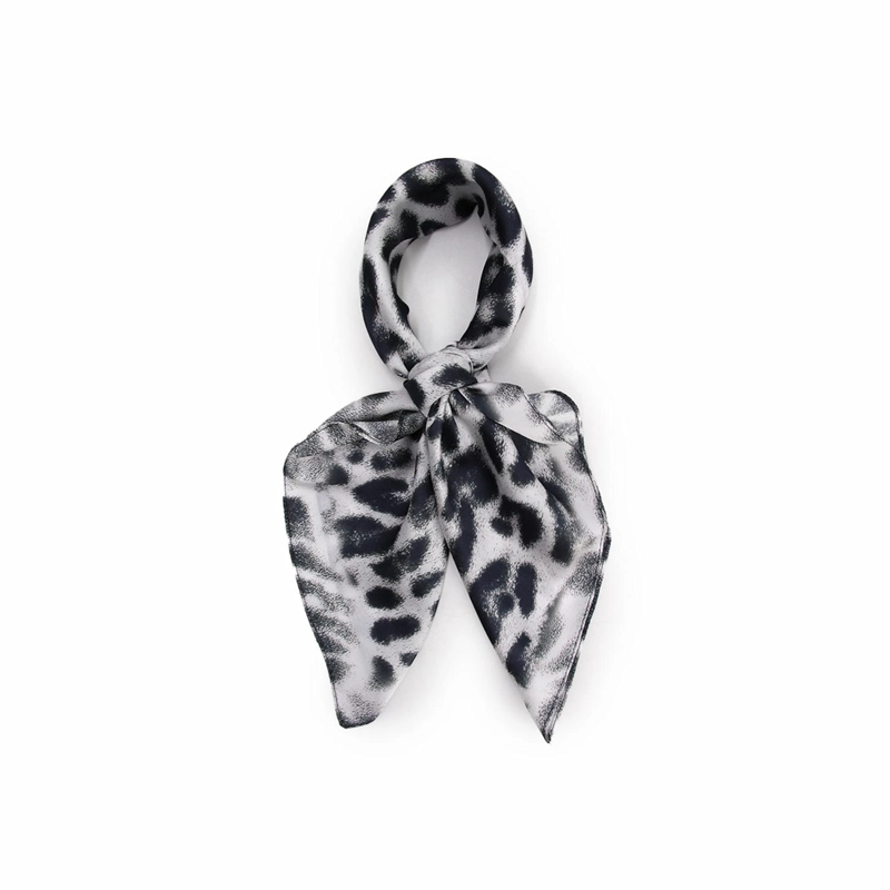 PAÑUELO TIPO SEDA 70 X 70 ESTAMPADO PRINT LEOPARDO - 1