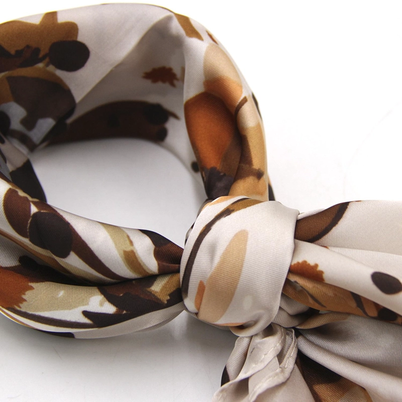 PAÑUELO TIPO SEDA 70X70 CM ESTAMPADO FLORAL ELEGANTE - 1