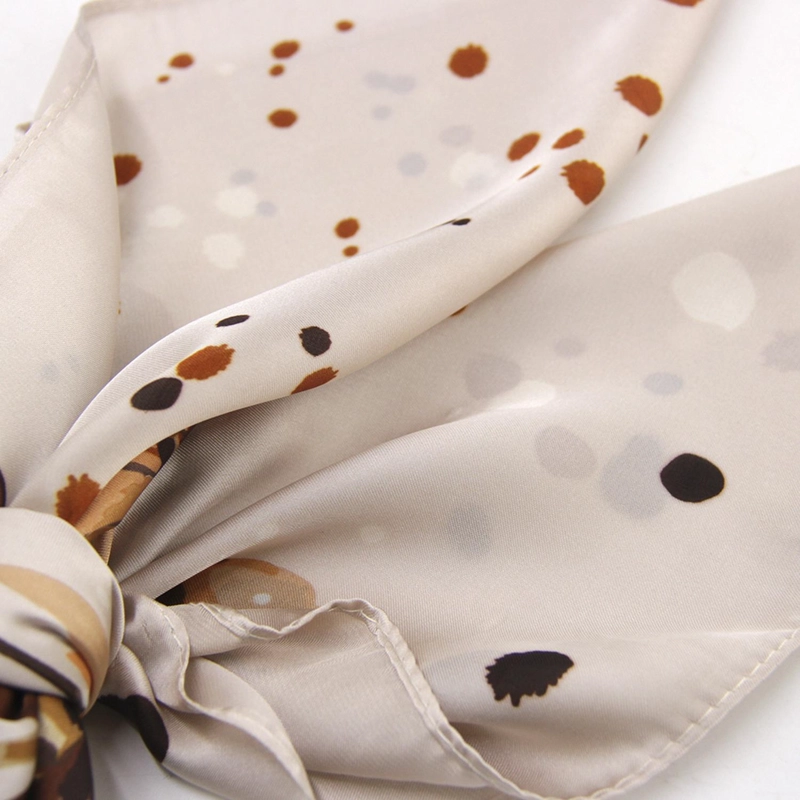 PAÑUELO TIPO SEDA 70X70 CM ESTAMPADO FLORAL ELEGANTE - 2
