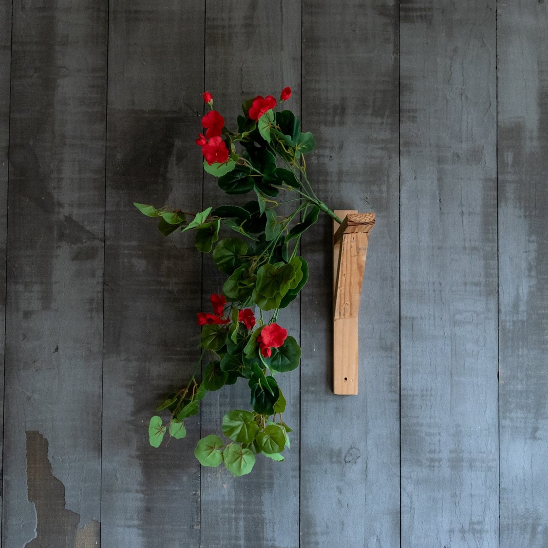 ENREDADERA COLGANTE CON FLORES ROJAS, 86 HOJAS, 6 FLORES DE 60 CM - 1
