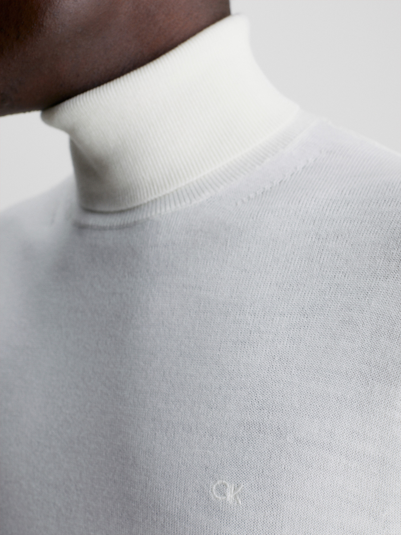SWEATER CUELLO ALTO MERINO - 4