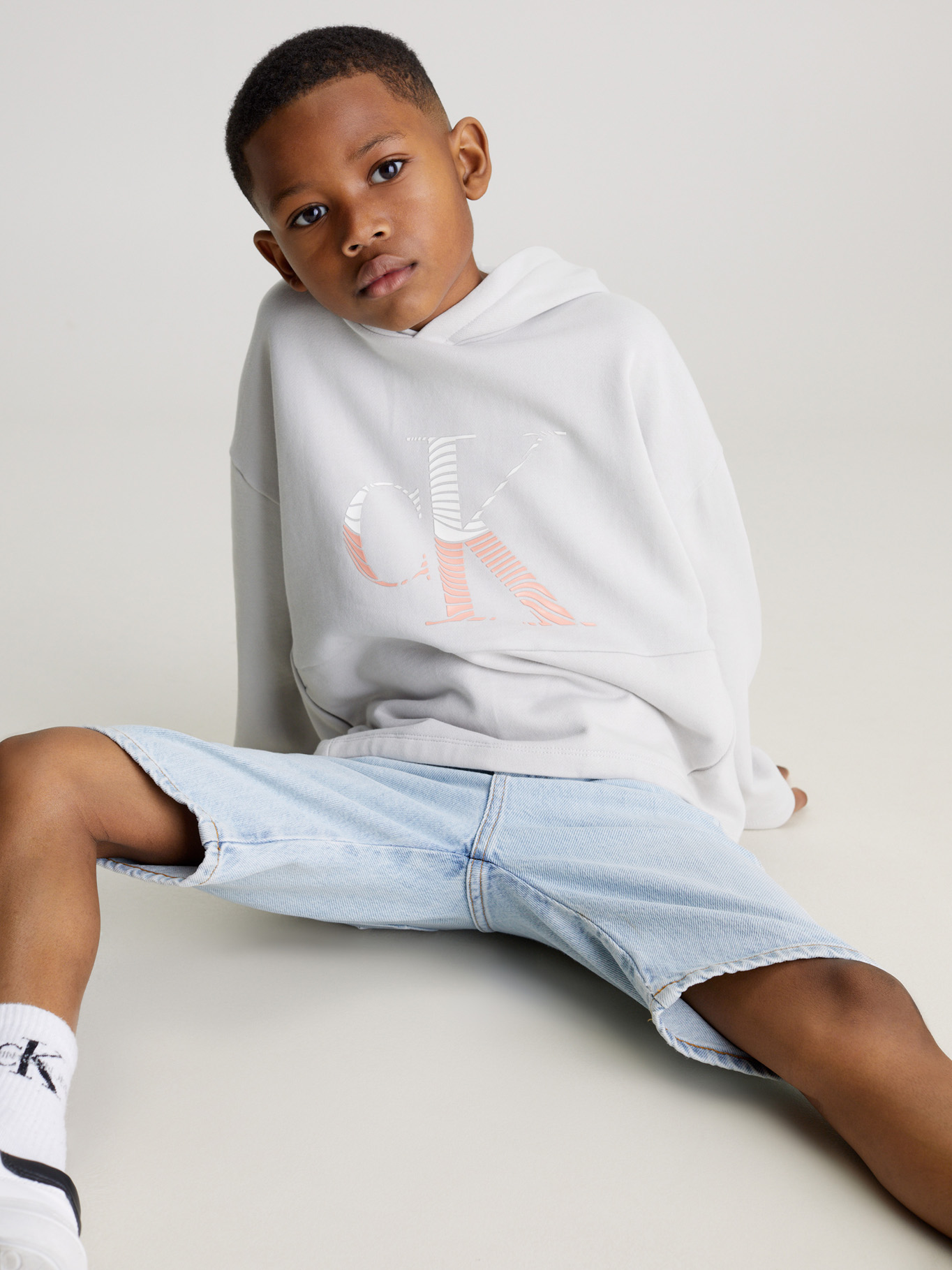 POLERÓN ALGODÓN NIÑO CALVIN KLEIN CON GORRO SWIRL MONOGRAM - 5