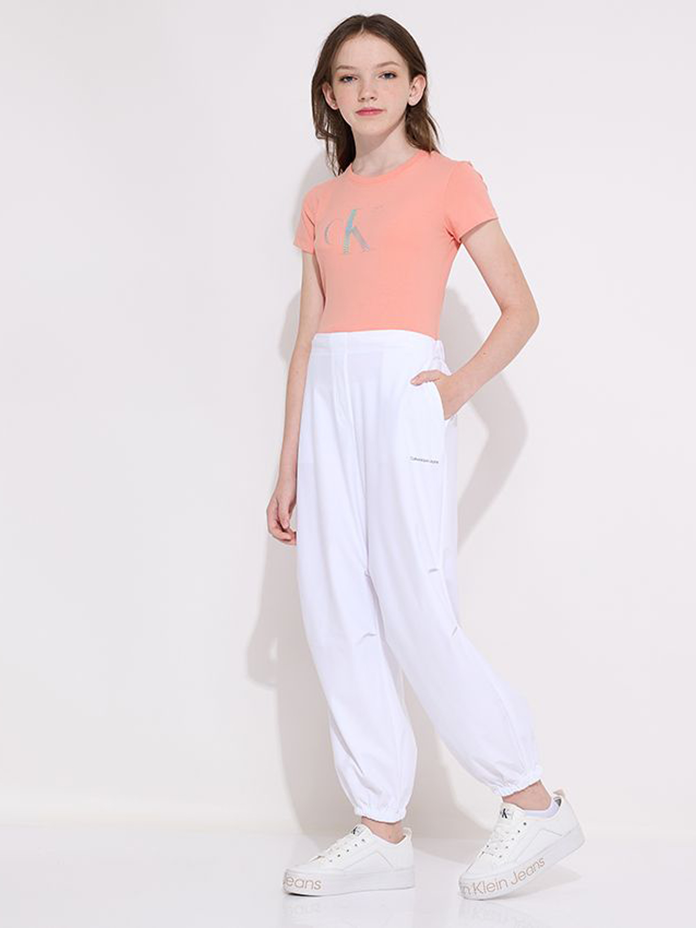 POLERA ALGODÓN NIÑA CALVIN KLEIN IRIDESCENT CK SLIM - 2