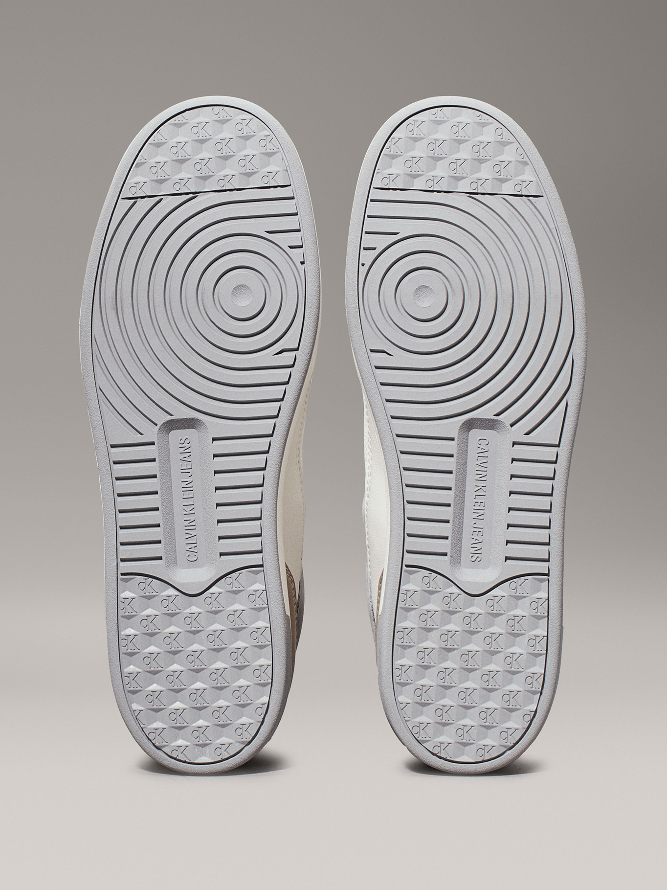ZAPATILLAS DE CUERO BASKET CUP MID - 4