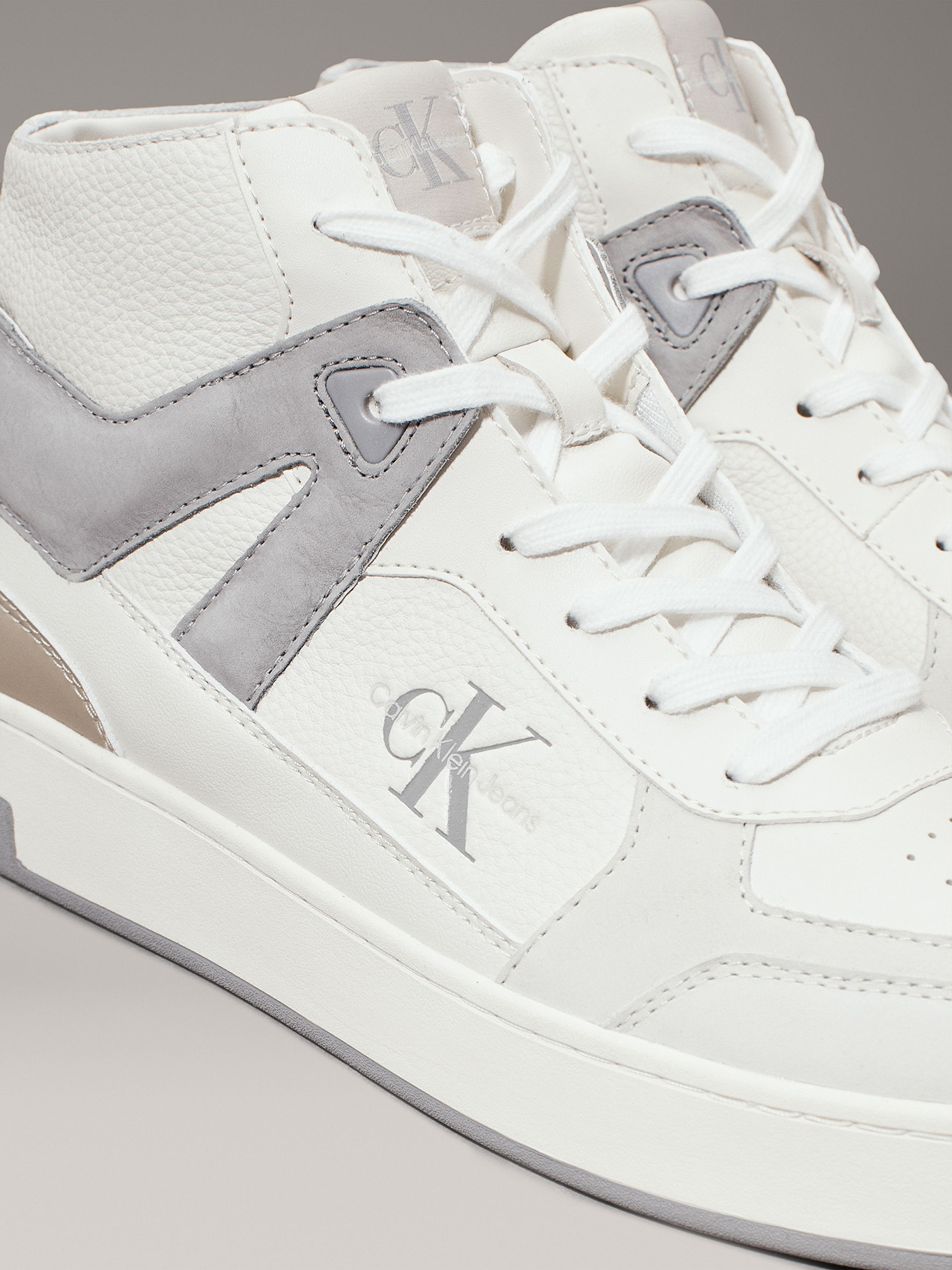 ZAPATILLAS DE CUERO BASKET CUP MID - 7
