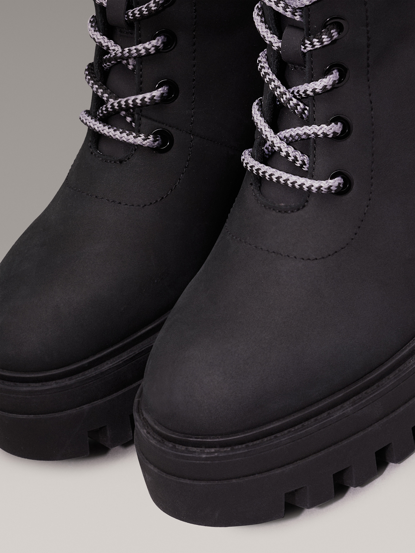 BOTAS CHUNKY HEELED - 7