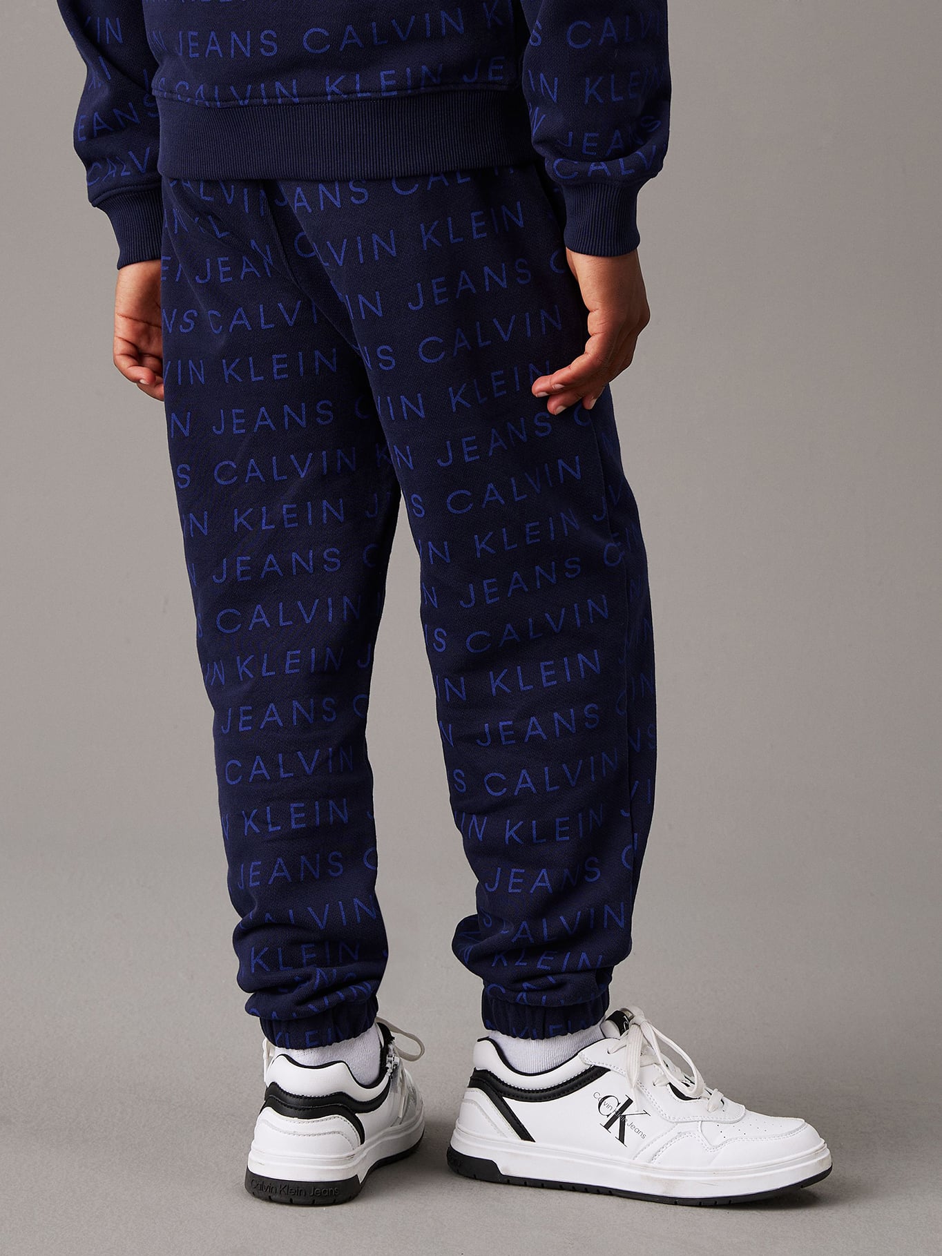 JOGGER NIÑO CKJ AOP - 3