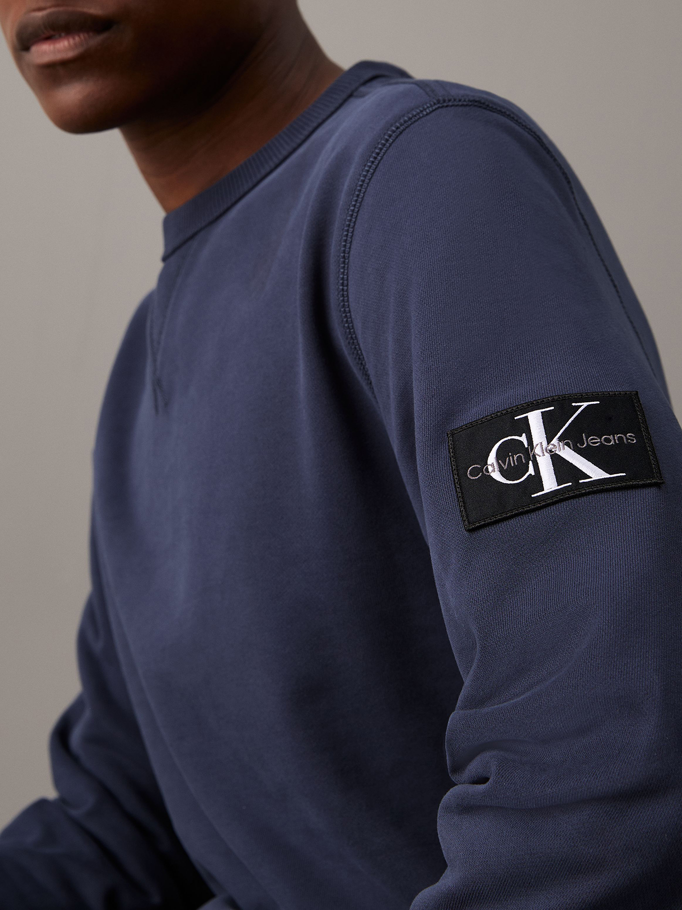 POLERON BADGE CREW NECK - 4