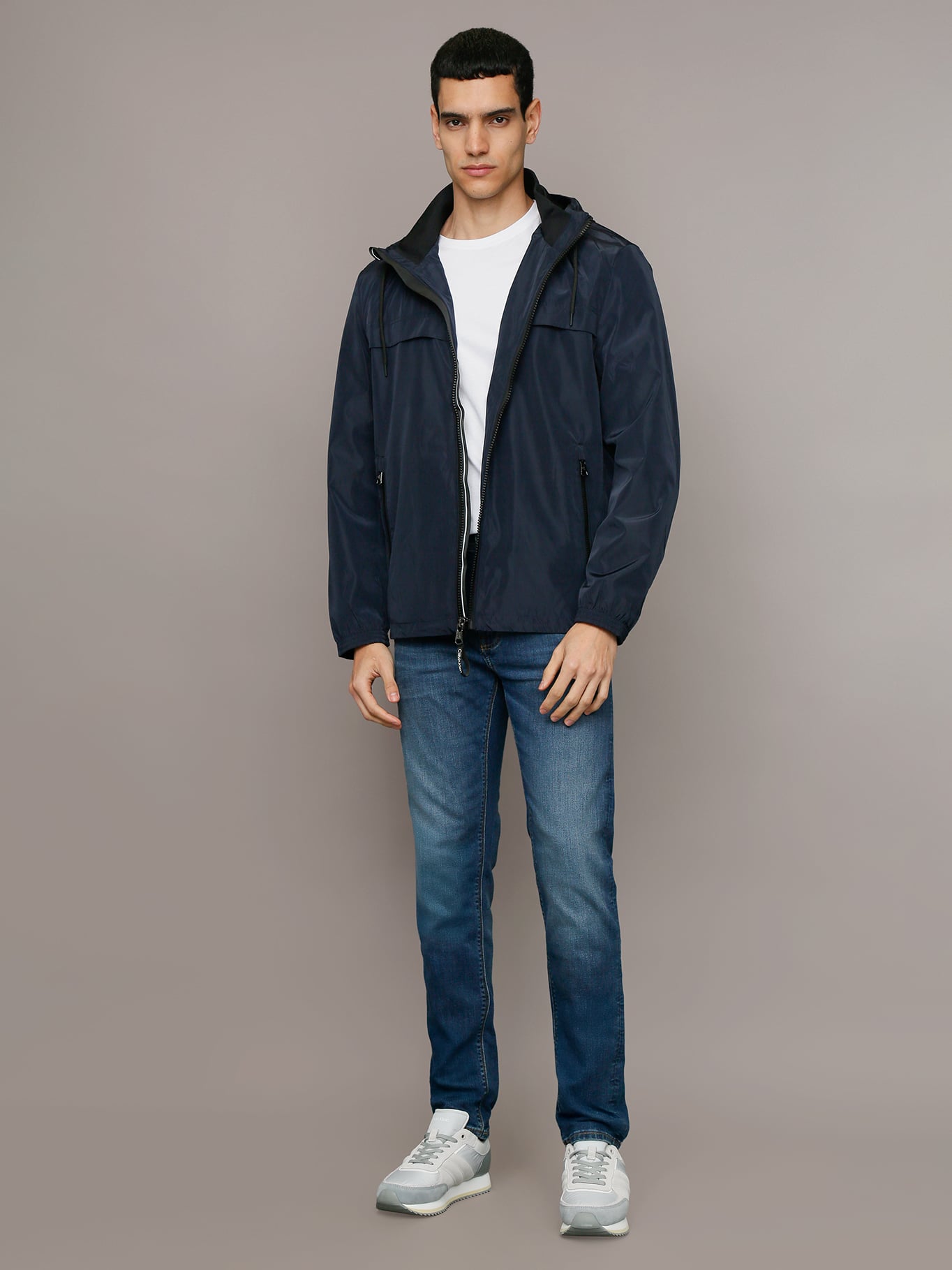 CHAQUETA LIGERA CON GORRO - 2
