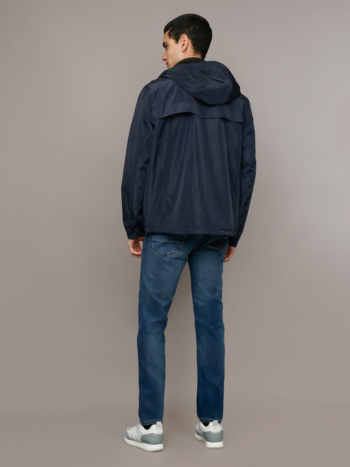 CHAQUETA LIGERA CON GORRO - 3