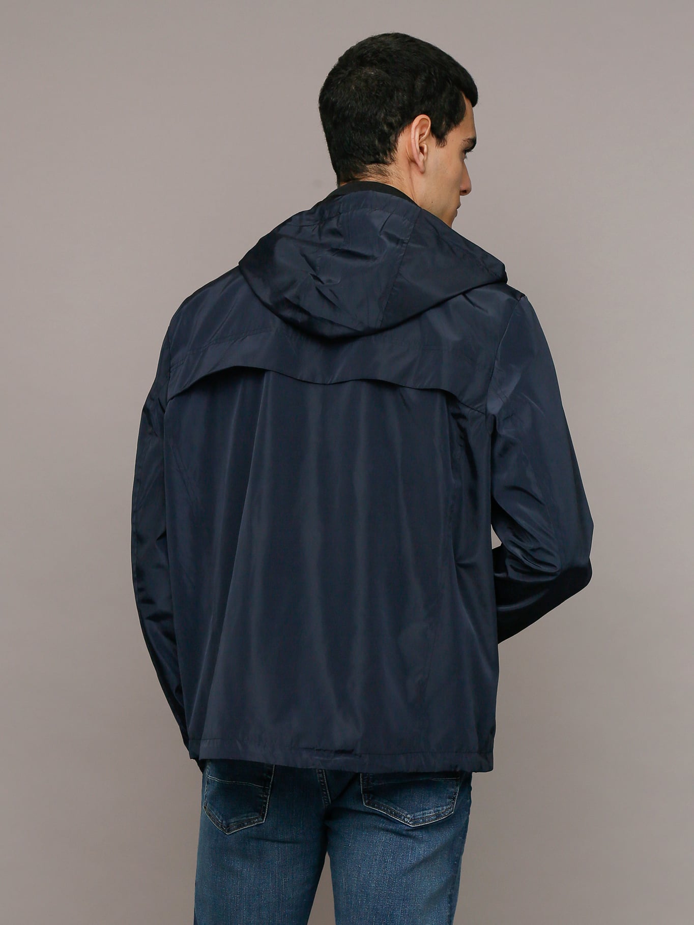 CHAQUETA LIGERA CON GORRO - 4