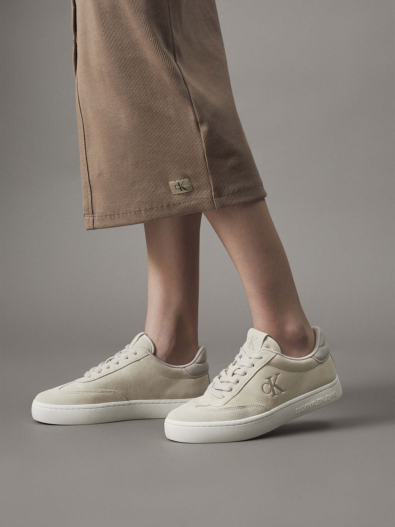 ZAPATILLAS LOW TOP LACE UP SUEDE - 6