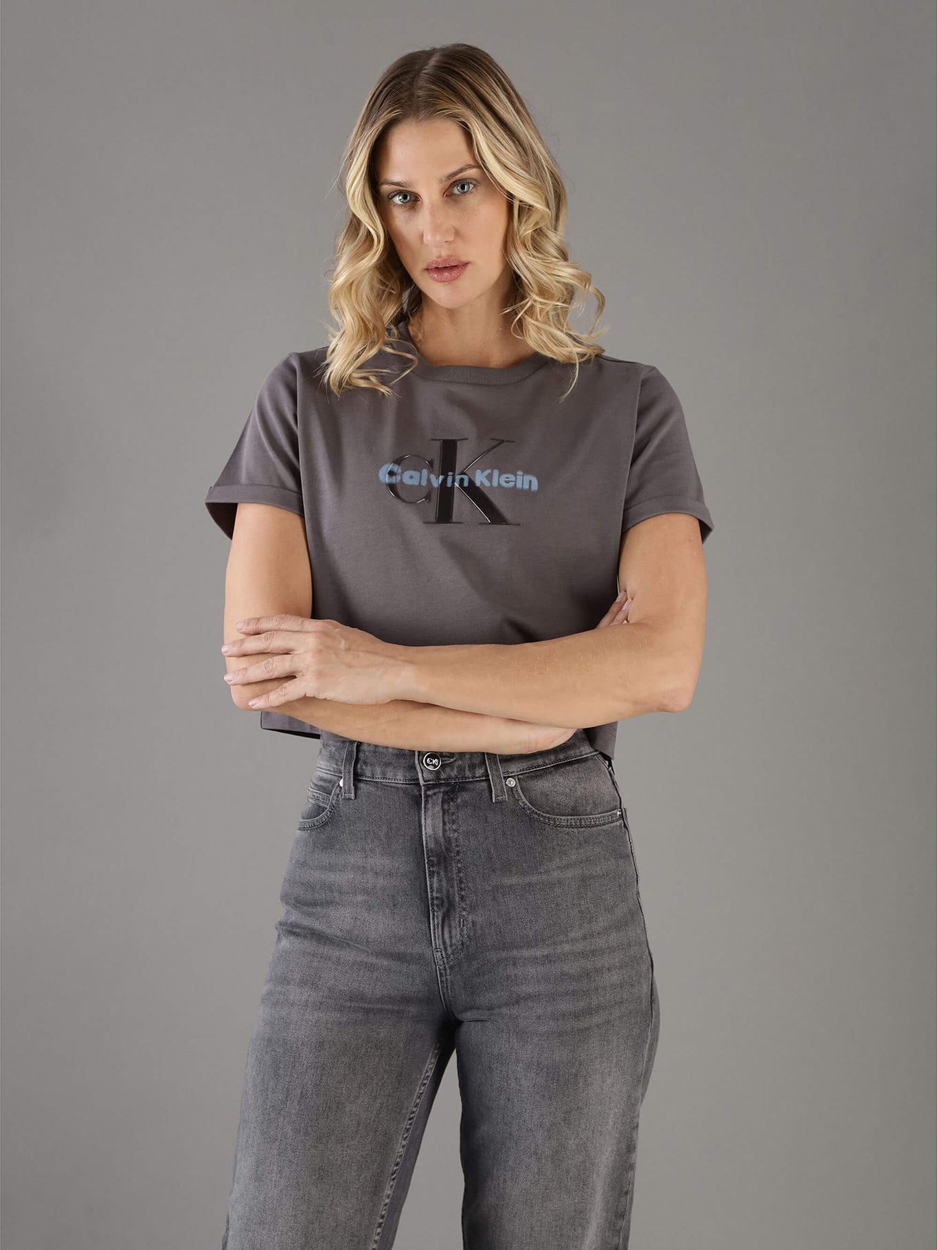 POLERA CROPPED CON LOGO BRILLANTE - 1