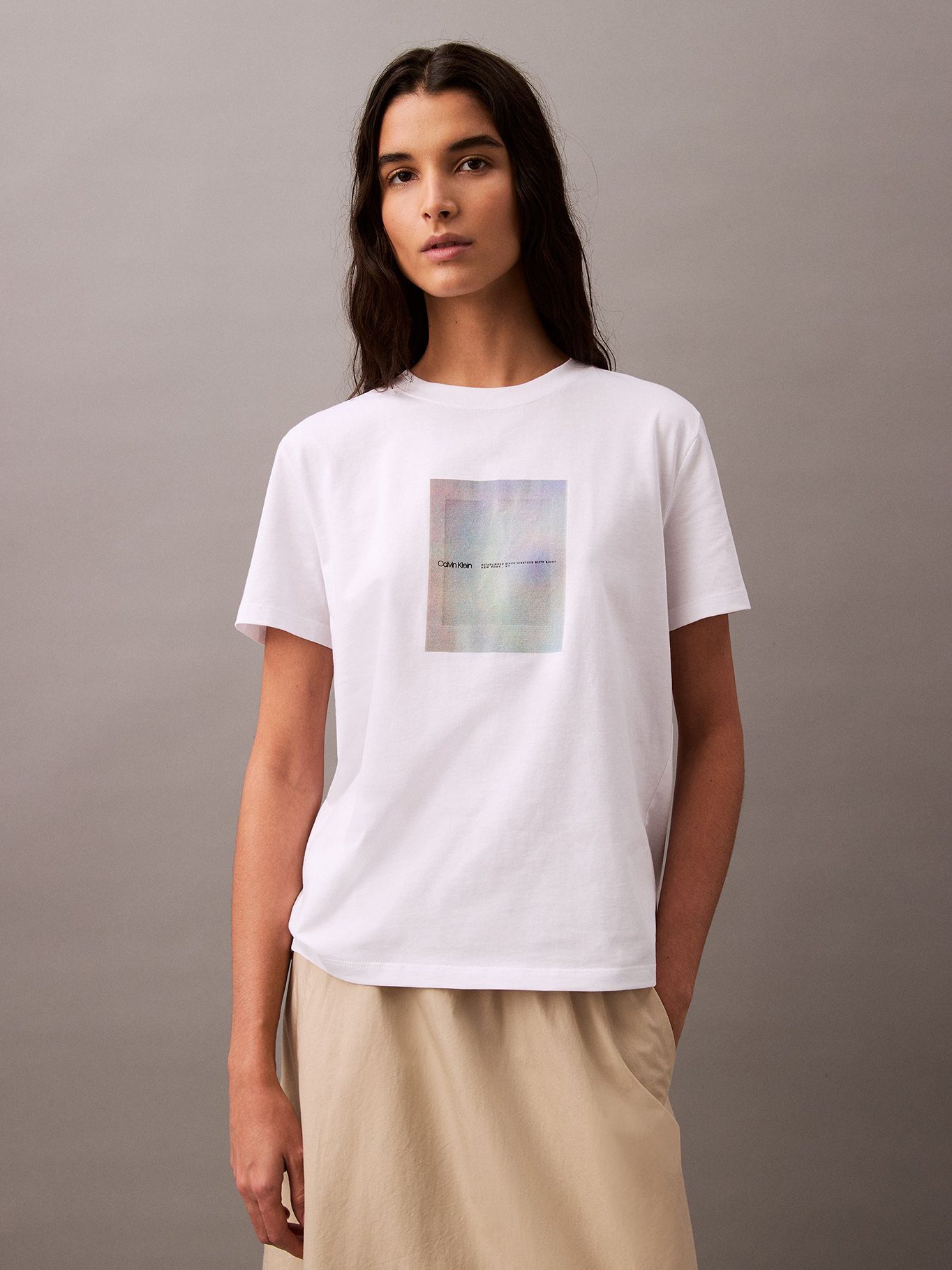 POLERA CLASICA CON GRAFICO DE LOGOTIPO FOTOGRAFICO - 1