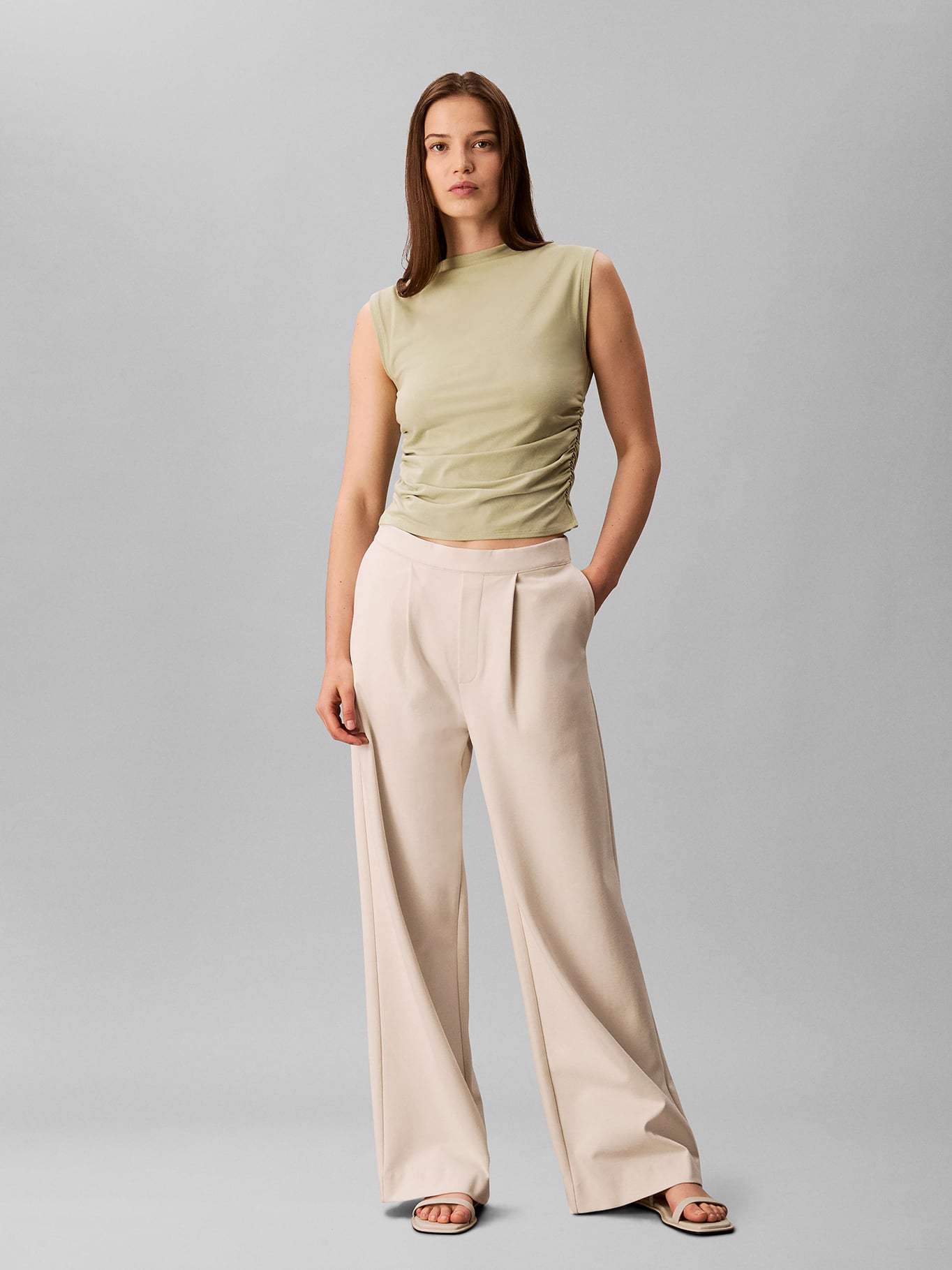 BLUSA SIN MANGAS CON CUELLO ALTO - 2