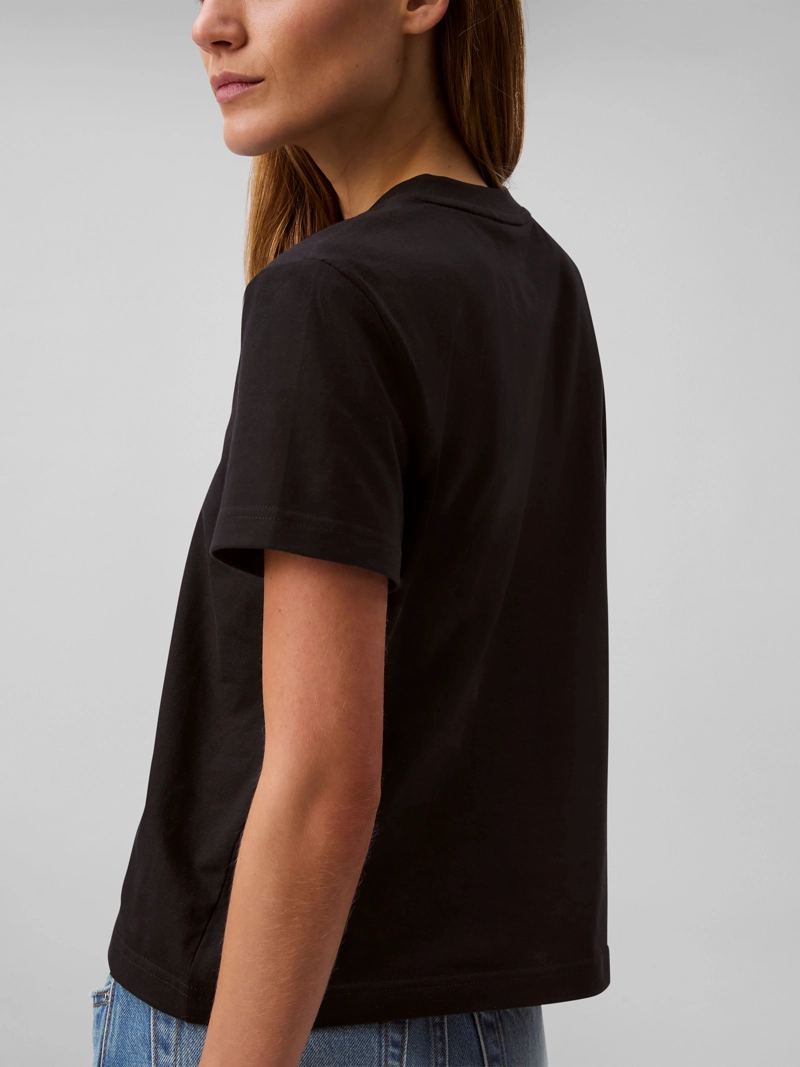 POLERA CON LOGO ARCHIVE - 5